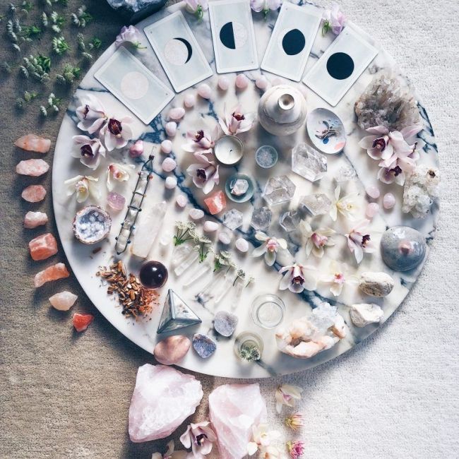 CORSO sui CRISTALLI e MINERALI associati alle 4 Fasi Lunari e i 4 Archetipi Femminili